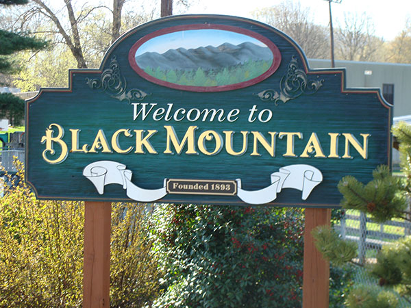 black-mountain-welcome-sign